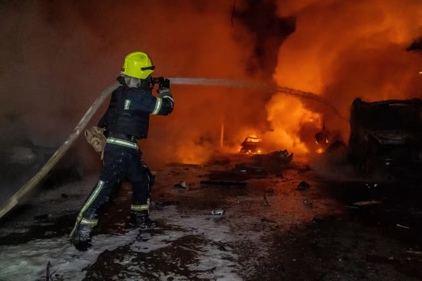 الناتو يرسل مقاتلات بعد هجوم روسي واسع على أوكرانيا وانتهاك المجال الجوي الروماني