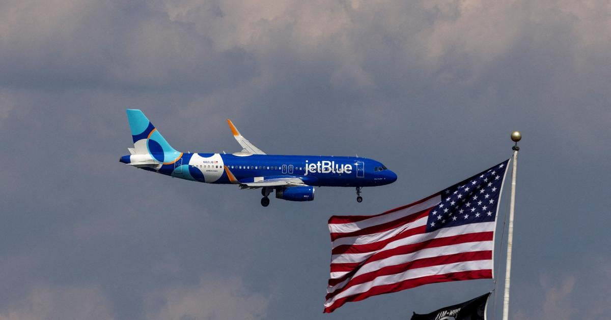 هبوط اضطراري لطائرة جيت بلو في تامبا وإصابة ركاب بسبب عطل في أنظمة التحكم