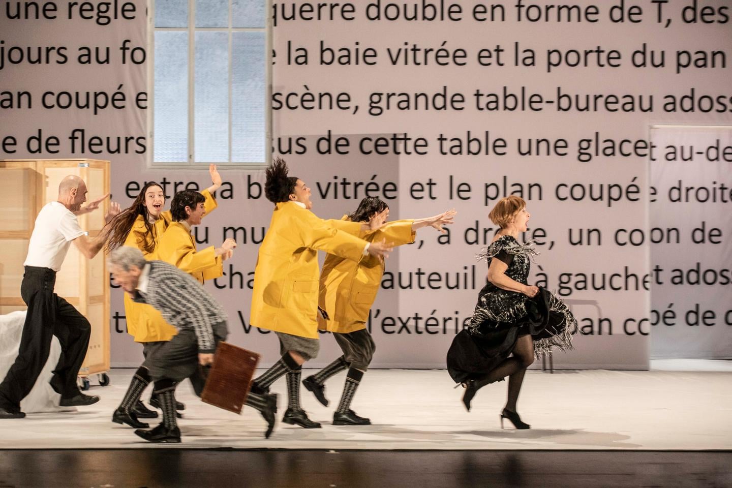 نوفمبر يزخر بالفعاليات الثقافية: من مسرح موليير إلى عروض السيرك المتنوعة