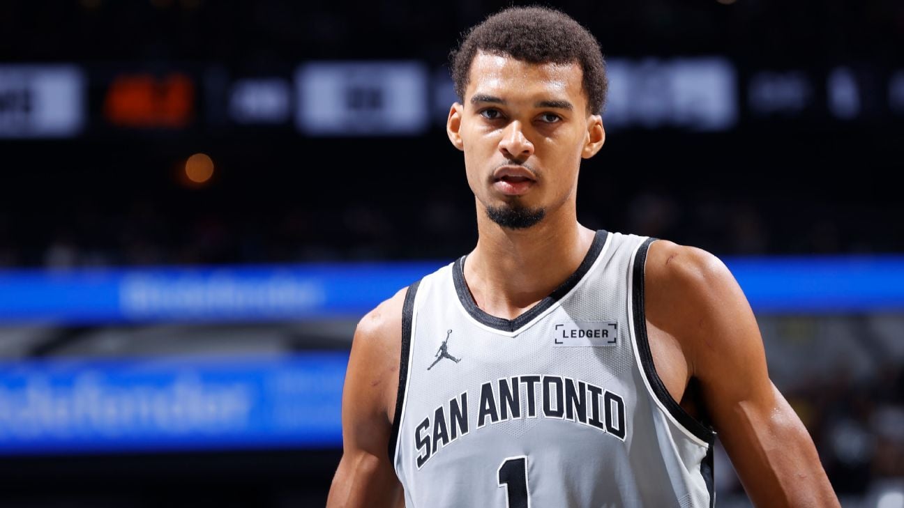 نجم السبيرز فيكتور ويمبانياما يغيب لأسابيع بسبب إجهاد في ربلة الساق