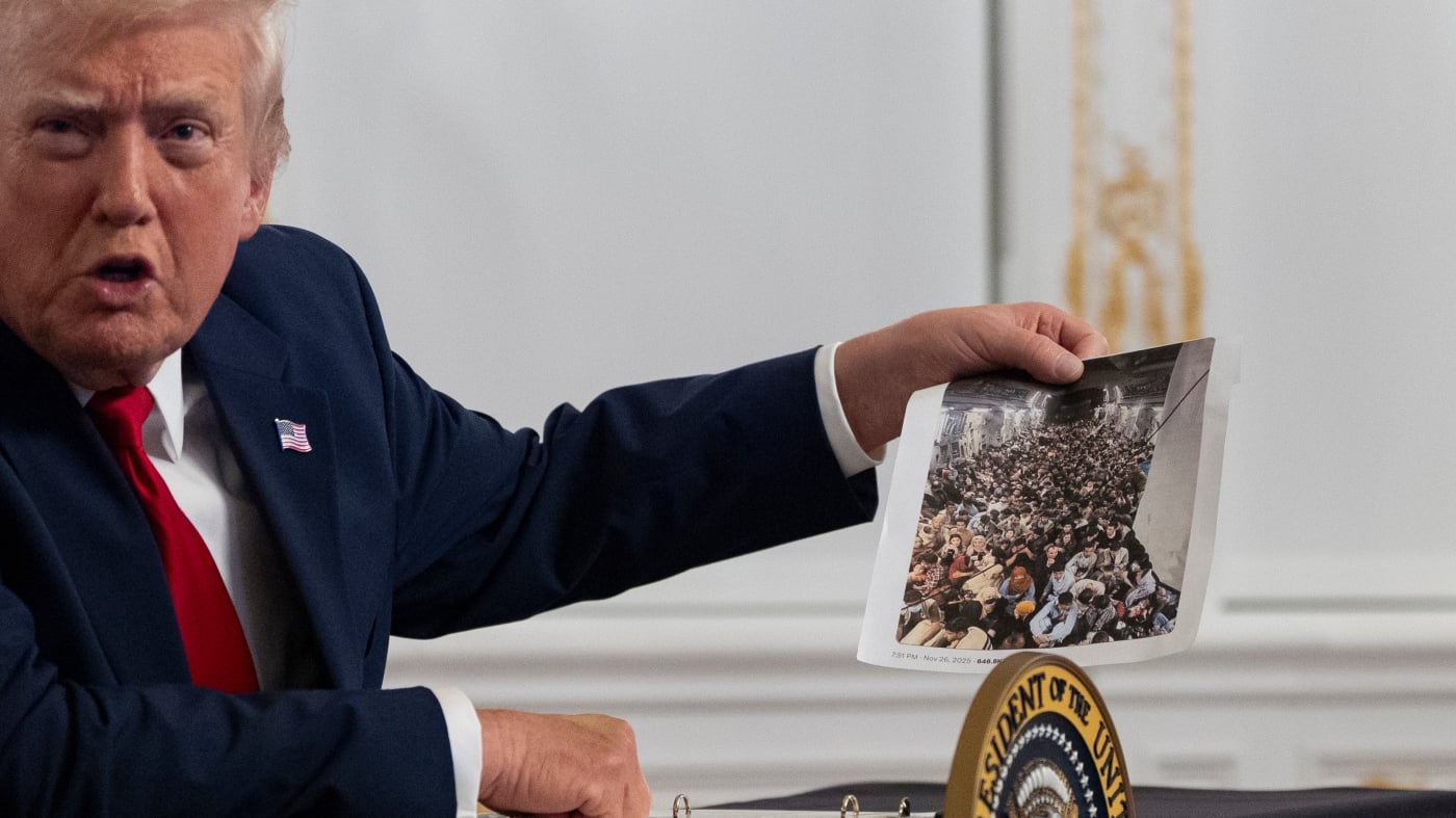 الرئيس ترامب يوجه رسالة عيد الشكر للقوات الأمريكية من مارالاغو عام 2025