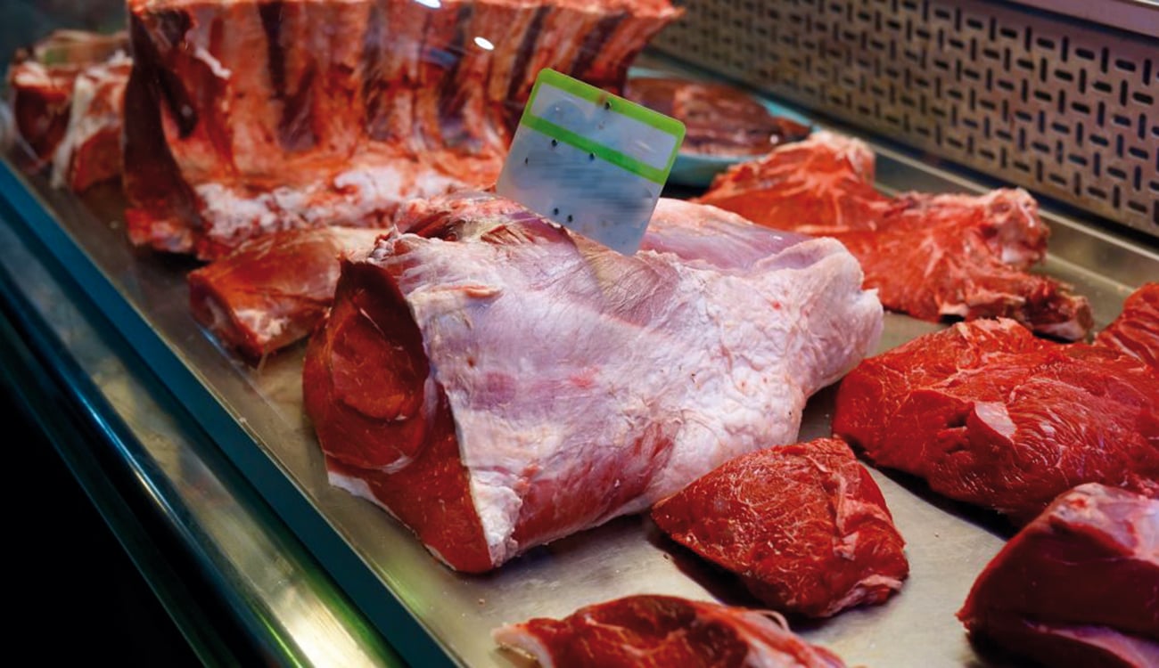 أزمة اللحوم الحمراء: دعوة لاستعادة السيطرة الكاملة وتنظيم السوق