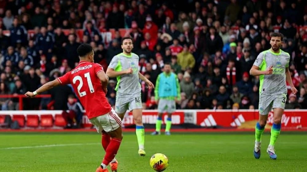 مانشستر سيتي يتصدر الدوري الإنجليزي مؤقتًا بفوز مثير على نوتنجهام فورست