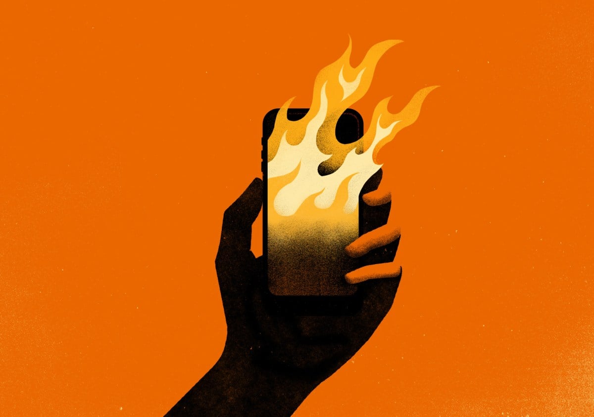 حاكمة نيويورك توقع قانونًا يلزم منصات التواصل الاجتماعي بوضع تحذيرات للمستخدمين الشباب