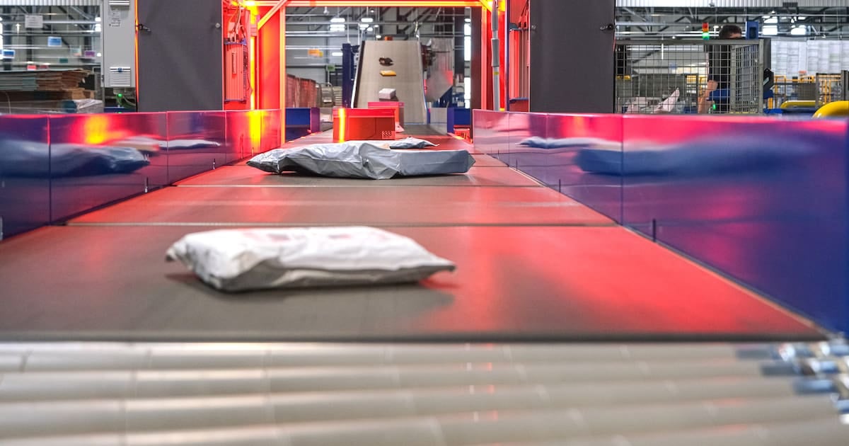 ارتفاع تكاليف التوزيع البريدي يهدد الصحافة المطبوعة والديمقراطية