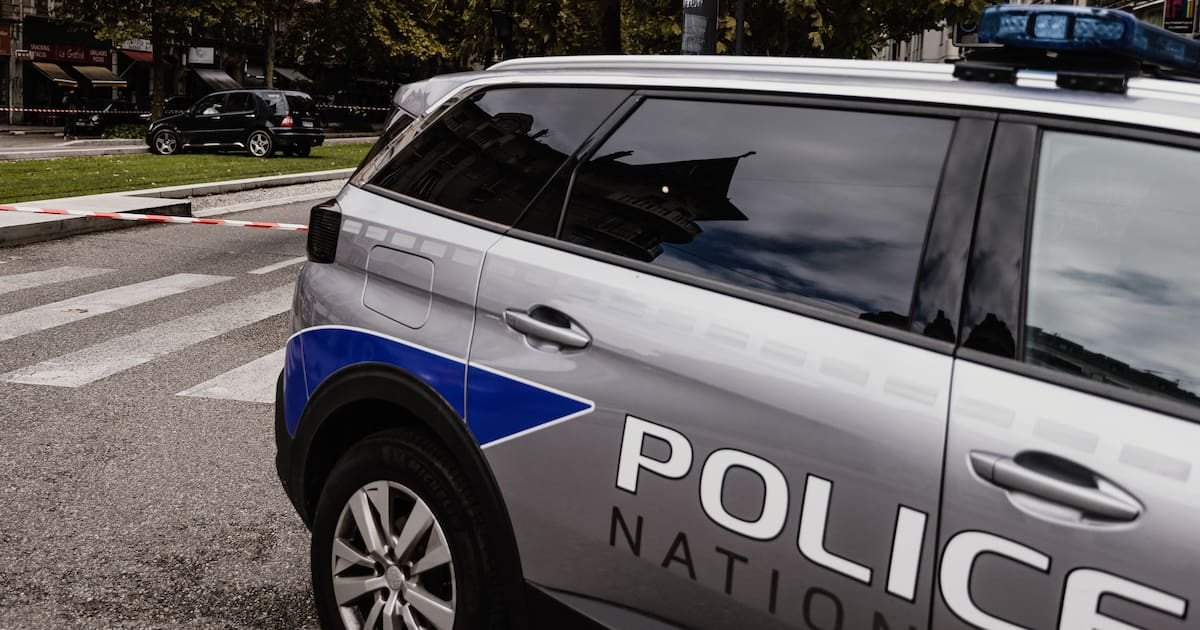 إصابة رجل مسلح بسكين برصاص الشرطة في غرونوبل وفتح تحقيقين