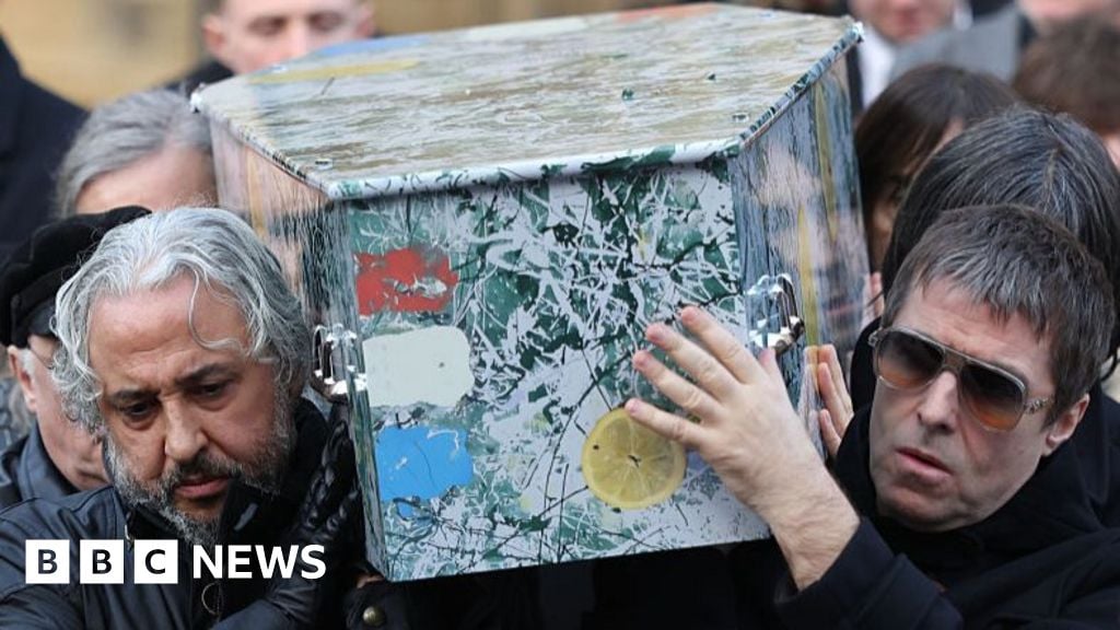 نجوم الموسيقى والرياضة يودعون غاري