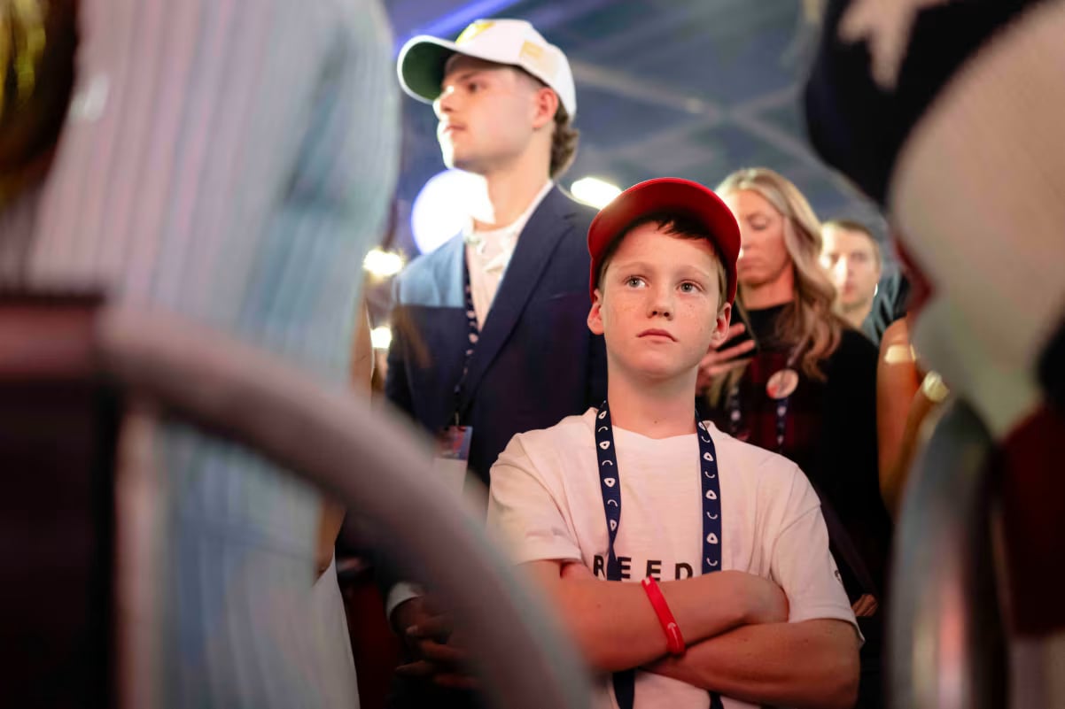 الشباب المحافظون في أمريكا: آمال معلقة وواقع مرير بعد عودة ترامب