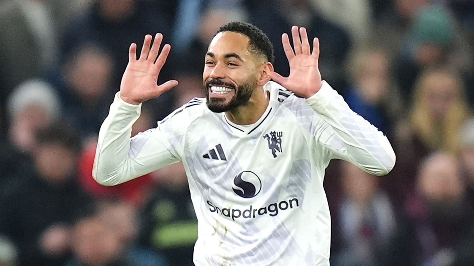 تباين آراء نيفيل وكين حول أداء مانشستر يونايتد: هل يبني الفريق أم يتقاعس؟