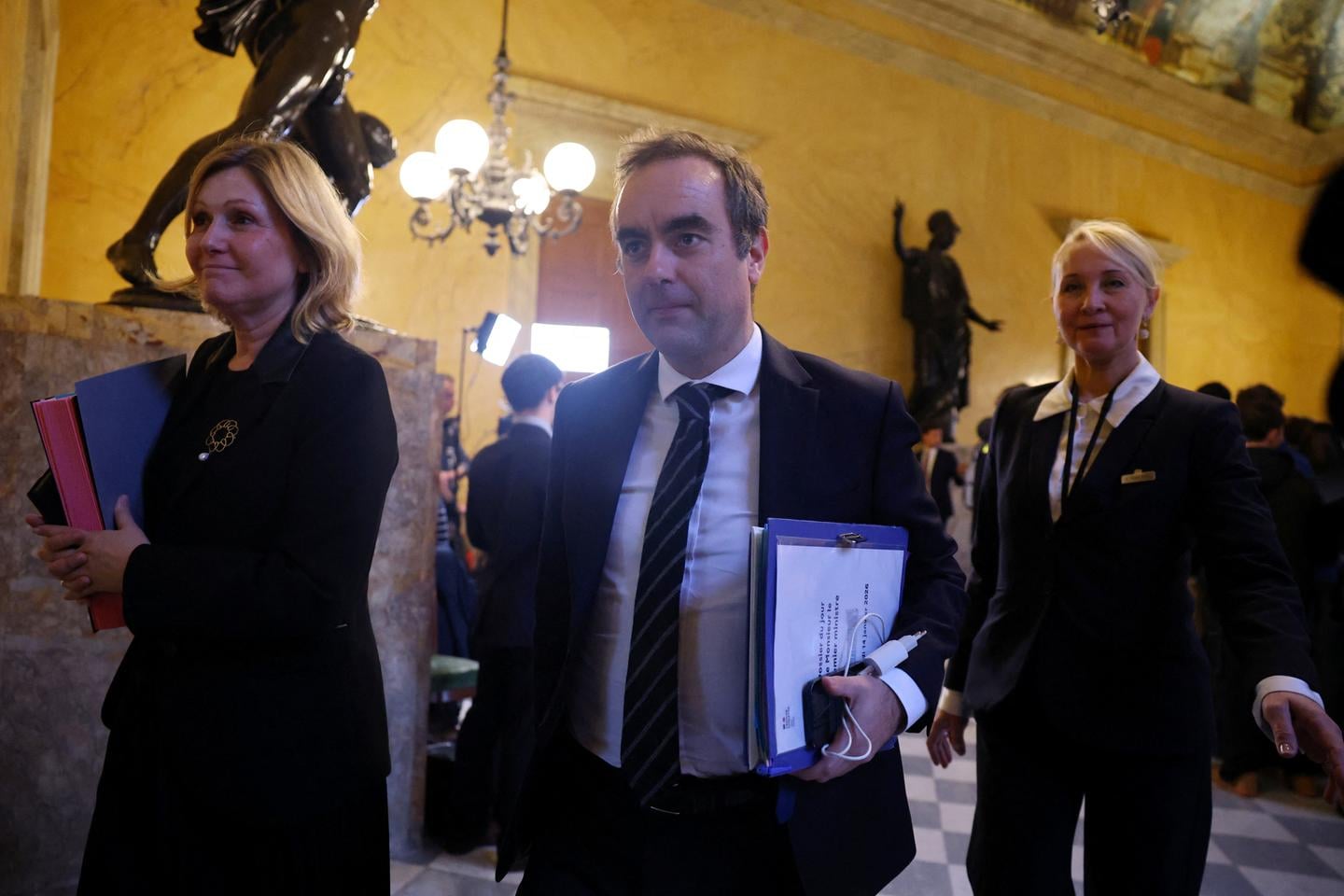 الحكومة الفرنسية تنجو من حجب الثقة وتواجه تحدي إقرار ميزانية 2026