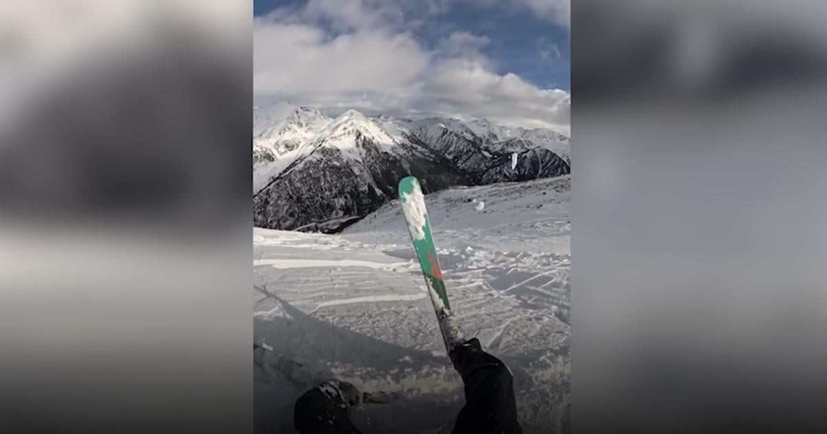 متزلجة تنجو بأعجوبة من انهيار ثلجي في جبال الأندورا وتحذر من مخاطر الجبال