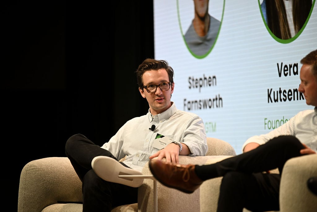 لماذا تفشل الشركات الناشئة رغم جودة منتجاتها؟ أهمية التميز في التوزيع بعصر الذكاء الاصطناعي