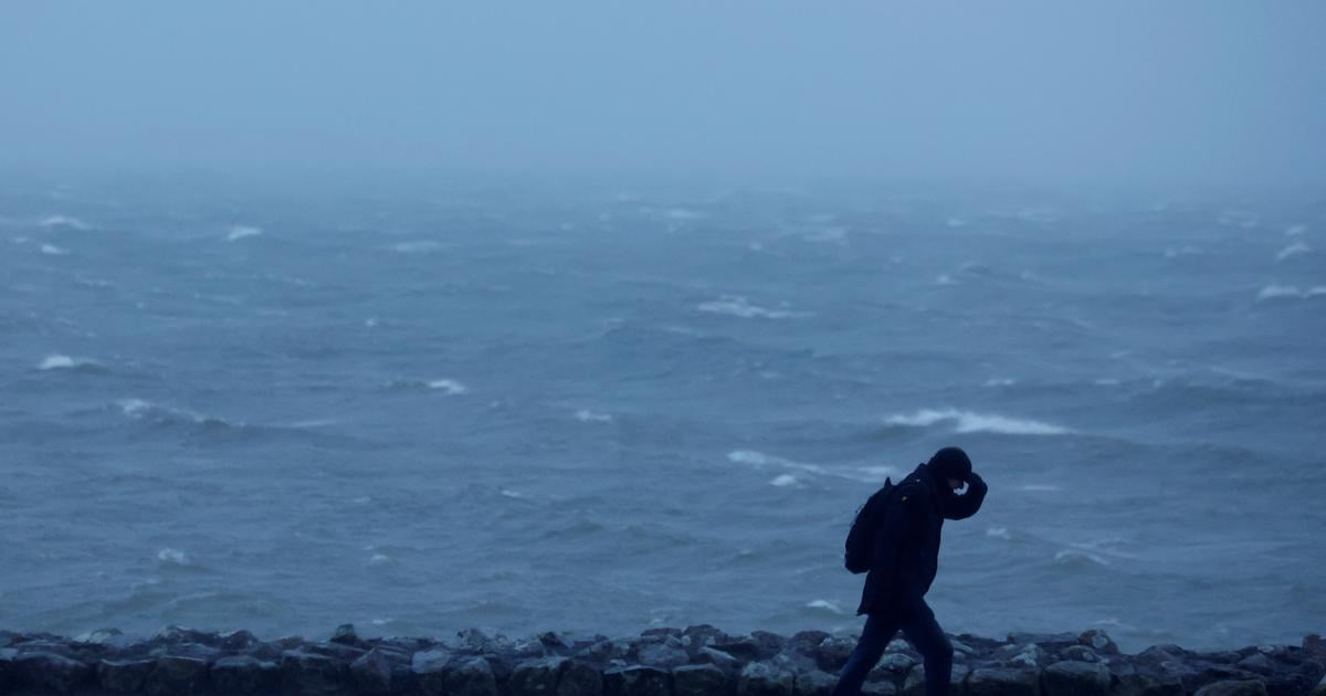 عاصفة جوريتي تضرب شمال غرب فرنسا: رياح تصل إلى 160 كم/ساعة وتحذيرات برتقالية وحمراء