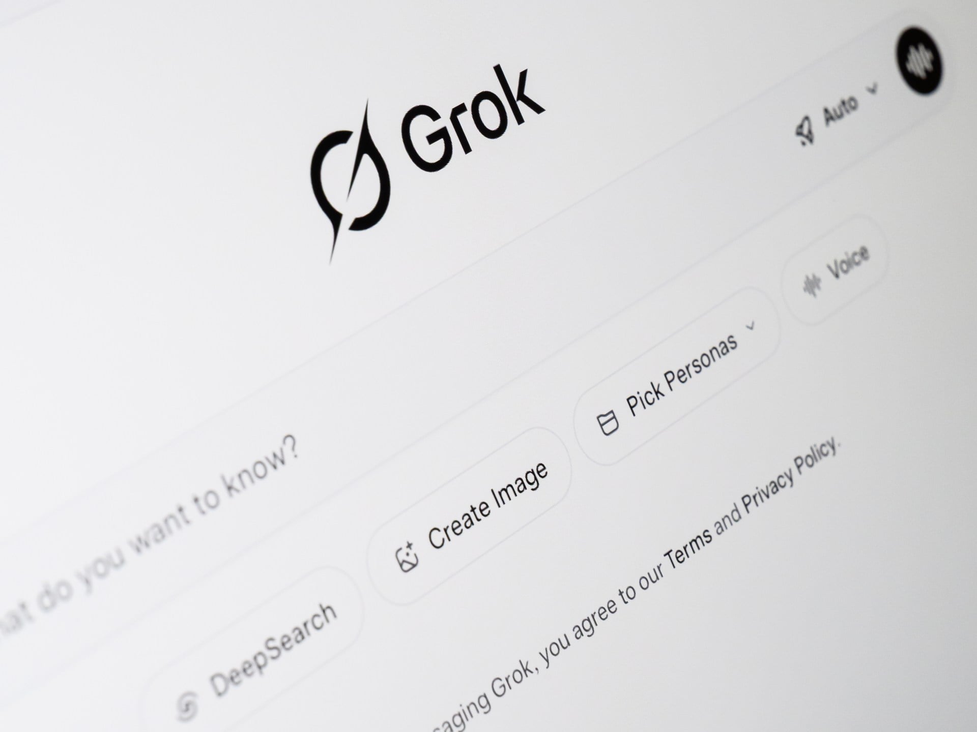 المفوضية الأوروبية تحقق مع روبوت Grok التابع لإيلون ماسك بشأن صور مزيفة مسيئة
