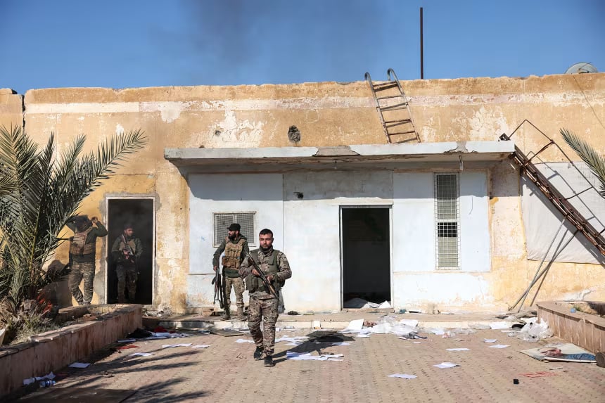 القوات السورية تطارد الفارين من سجن الشدادي بعد هروب عشرات من عناصر داعش وسط صراع على الأراضي