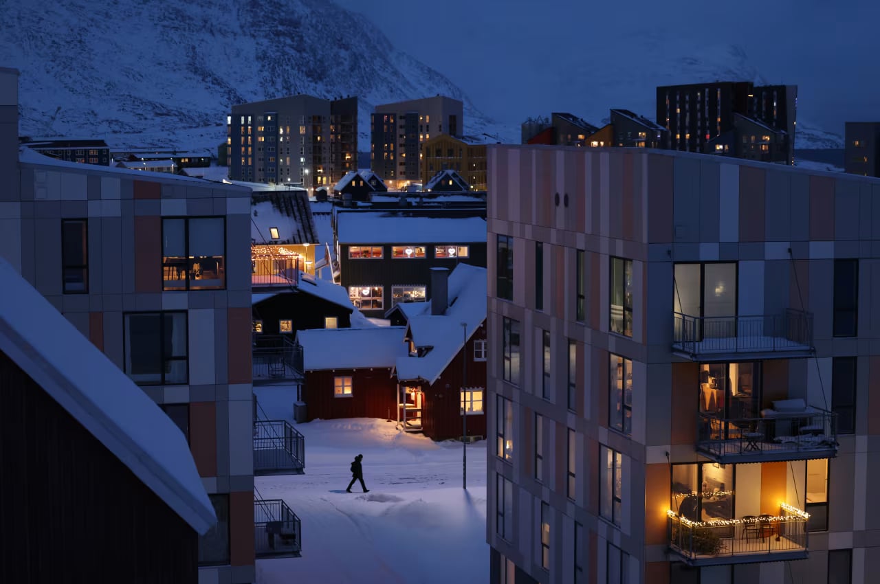 ترامب يجدد رغبته في السيطرة على غرينلاند ويشكك في قدرة الدنمارك على حمايتها