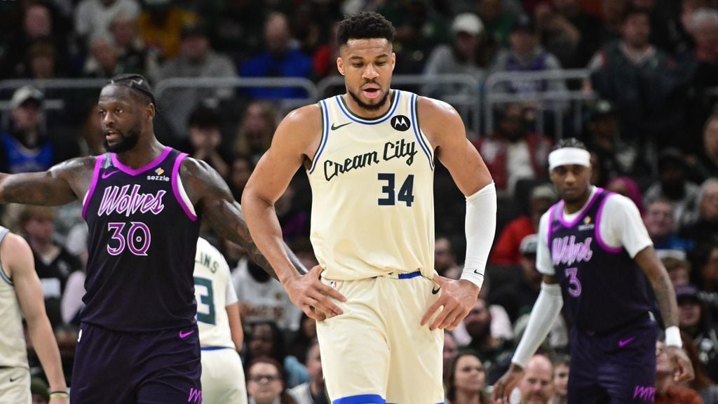 يانيس أنتيتوكومبو يرد على جماهير ميلووكي بالاستهجان بعد خسارة مذلة