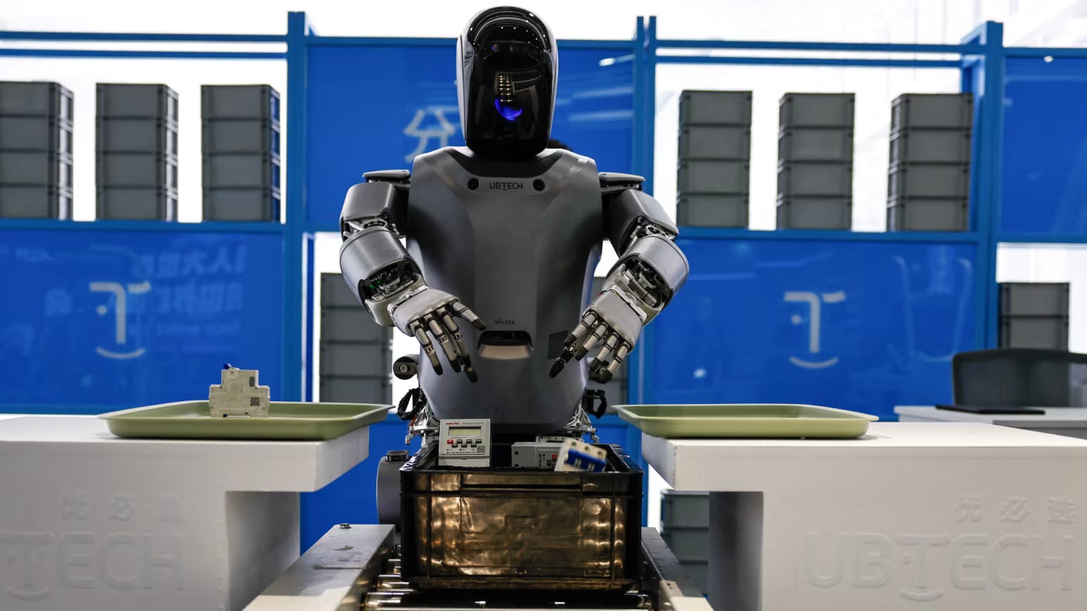 تقييم واقعي: هل تتخلف الصين في سباق الذكاء الاصطناعي رغم الازدهار الظاهري؟