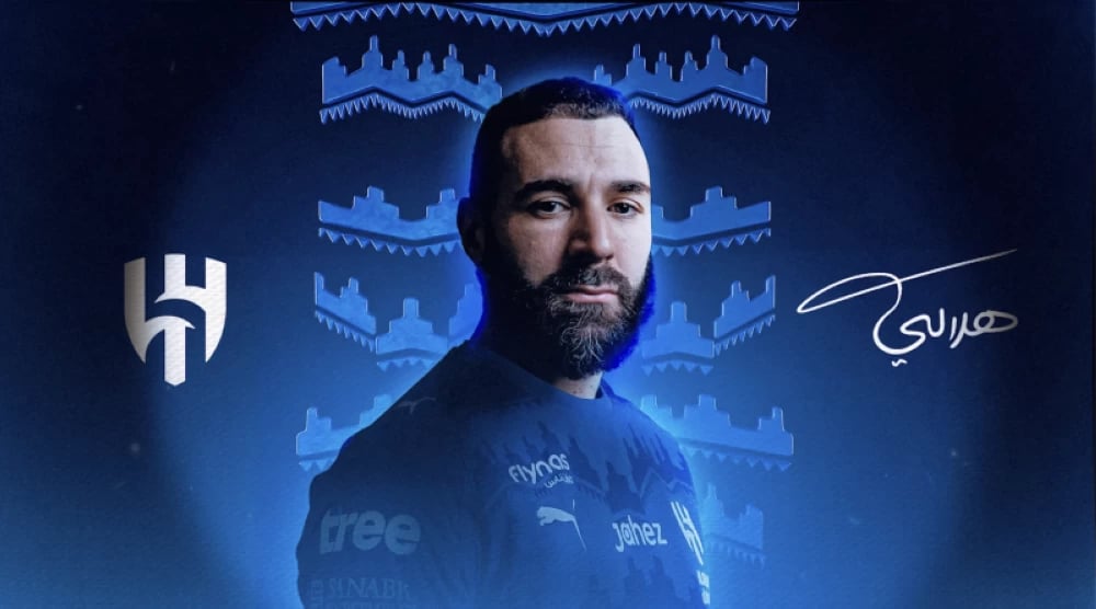 النجم الفرنسي كريم بنزيما يودع الاتحاد وينضم إلى صفوف الهلال في صفقة مدوية