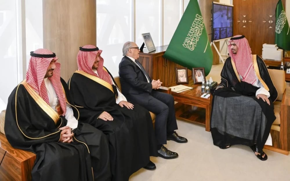 الأمير راكان بن سلمان يستقبل المهنئين بتعيينه محافظًا للدرعية ويطلع على المشاريع المستقبلية