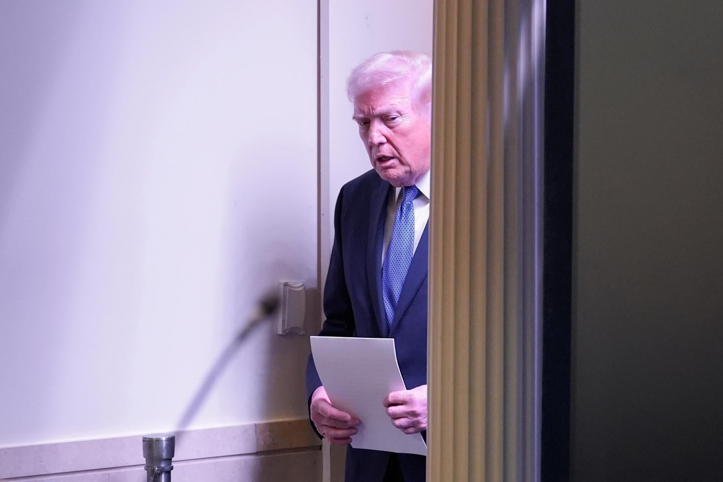 المحكمة العليا الأمريكية تلغي رسوم ترامب الجمركية المتبادلة وتحدث زلزالاً اقتصادياً