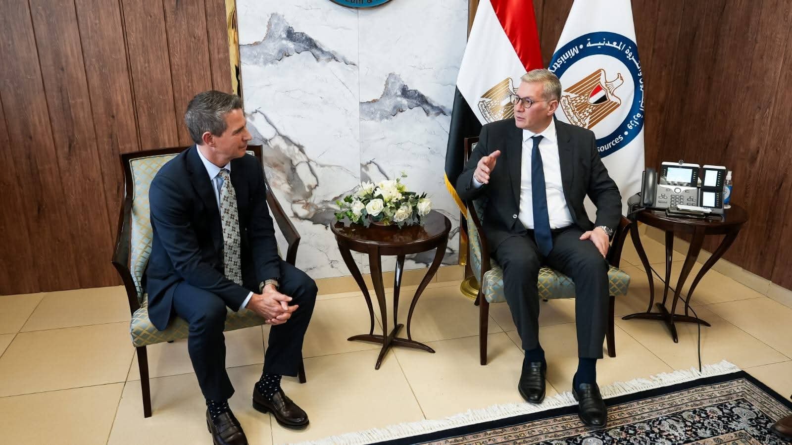 وزير البترول المصري يبحث مع كابريكورن إنرجي توسيع الاستثمارات وزيادة الإنتاج في الصحراء الغربية