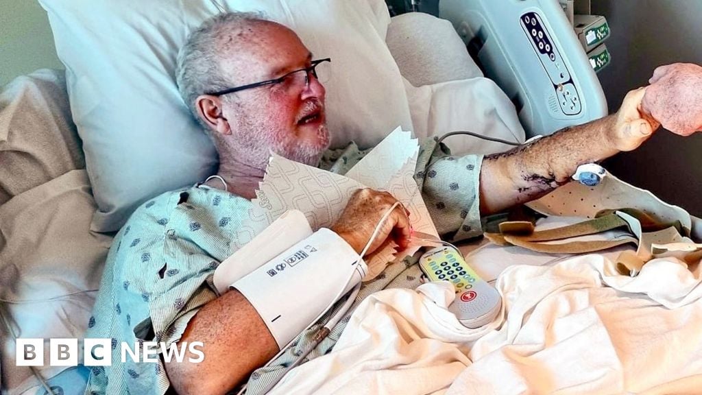 لم أضرب شيئًا بقوة كهذه قط: شهادة بيتر سميث حول نجاته من هجوم قرش في توباغو