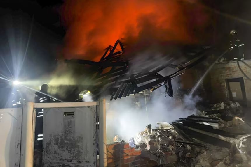 هجوم بطائرة مسيرة روسية يودي بحياة عائلة أوكرانية في خاركيف: ثلاثة أطفال ووالدهم ضحايا