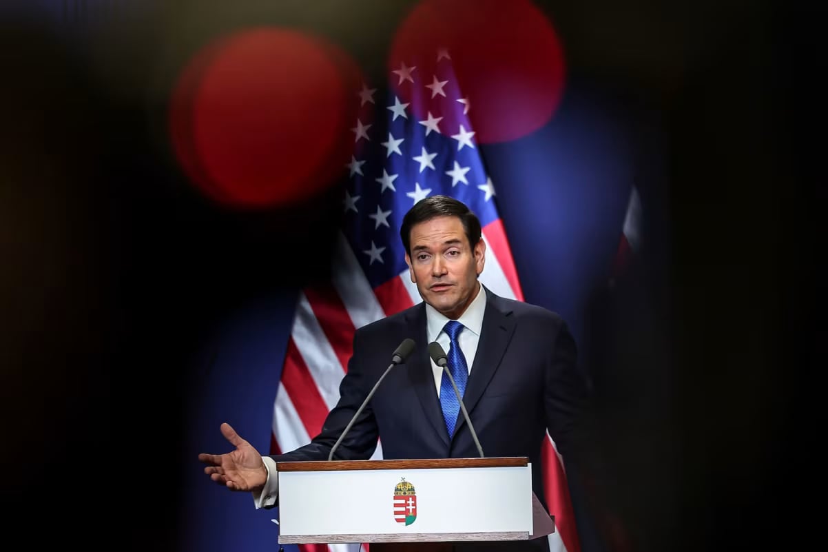 تدخل ترامب في السياسة الخارجية: دعم القادة الشعبويين اليمينيين وتصدير أيديولوجيته