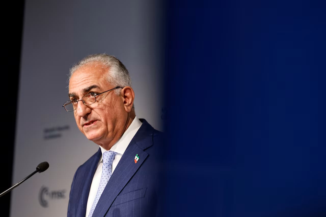 دعوة رضا بهلوي للتدخل الإنساني في إيران وسط قمع الاحتجاجات والمحادثات الأمريكية