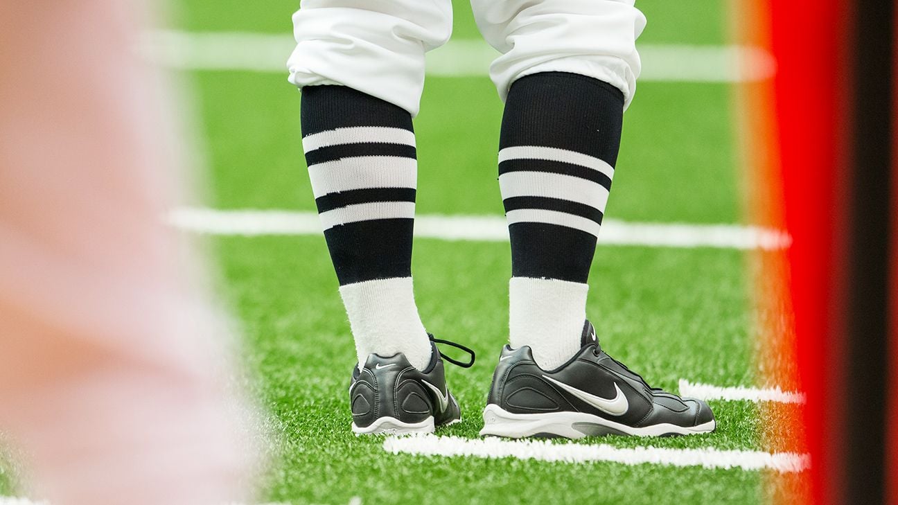 مقترحات قواعد جديدة لكرة القدم الجامعية: الاستهداف، الزي الرسمي، وركلات الالتقاط النظيف