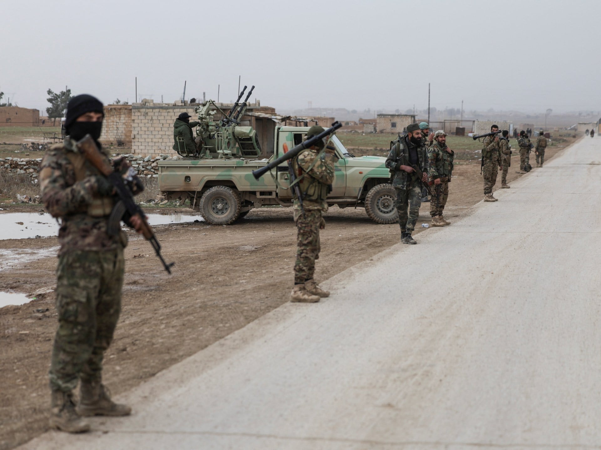 الجيش السوري يتسلم قواعد أمريكية بعد انسحابها ضمن اتفاق وقف إطلاق النار