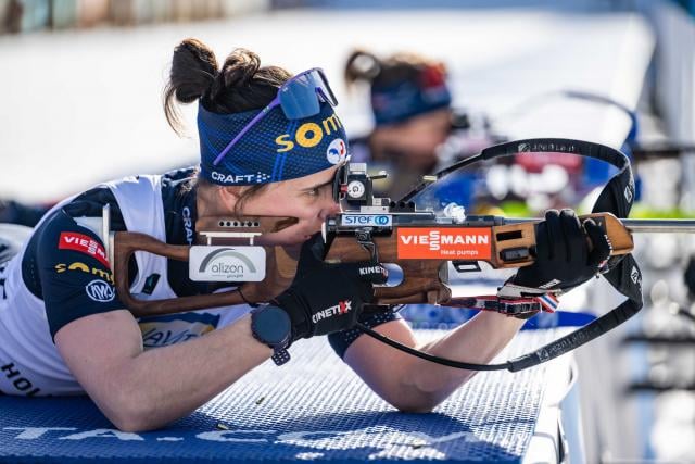 جوليا سيمون تتوج بطلة فرنسا في البياتلون بسباق الانطلاق الجماعي ورمي مثالي
