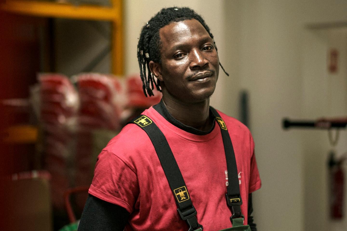 أبو سنغاري: من عامل ميكانيكي بلا أوراق إلى نجم سينمائي يواجه الشائعات