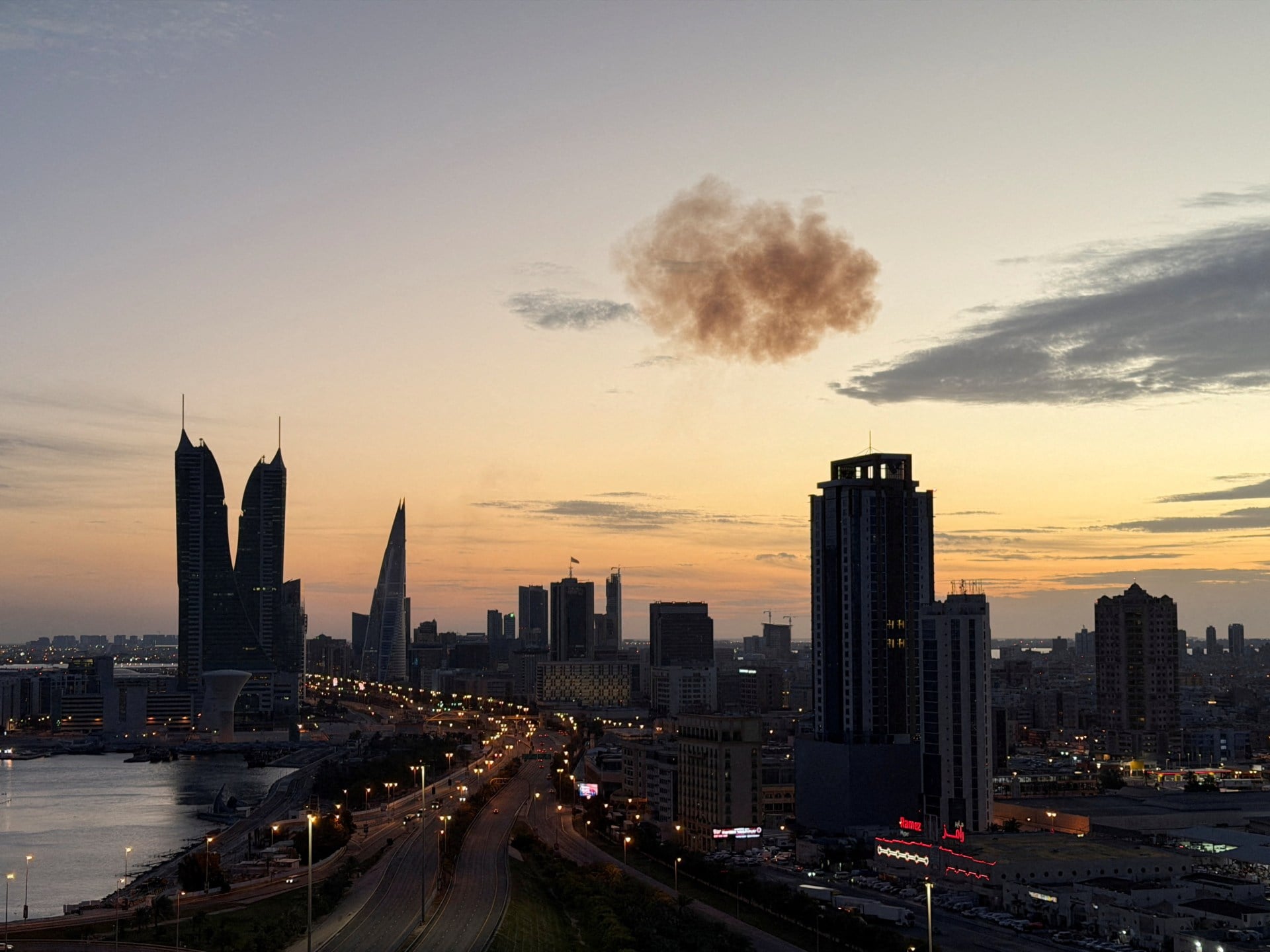 الرئيس الإيراني بزشكيان يعلن وقف استهداف الجيران ما لم يبدأ الهجوم منهم وسط تصاعد الحرب الإقليمية