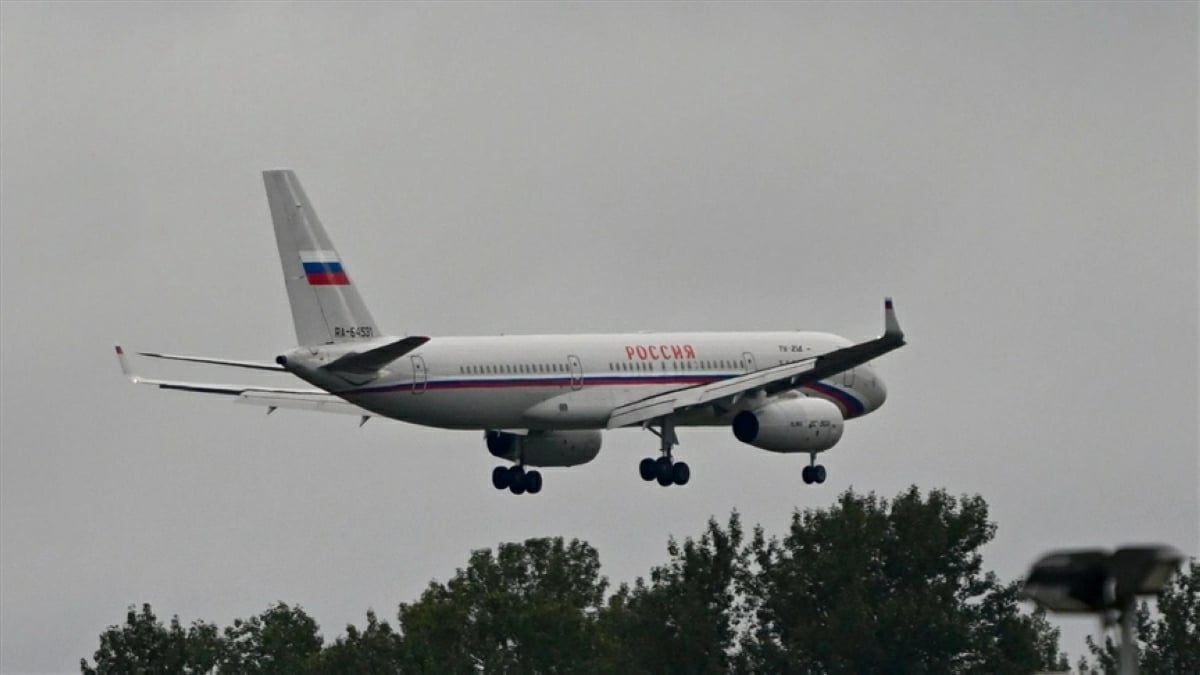 سفير إيران لدى روسيا ينفي تقارير إصابة مجتبى خامنئي ونقله للعلاج في موسكو