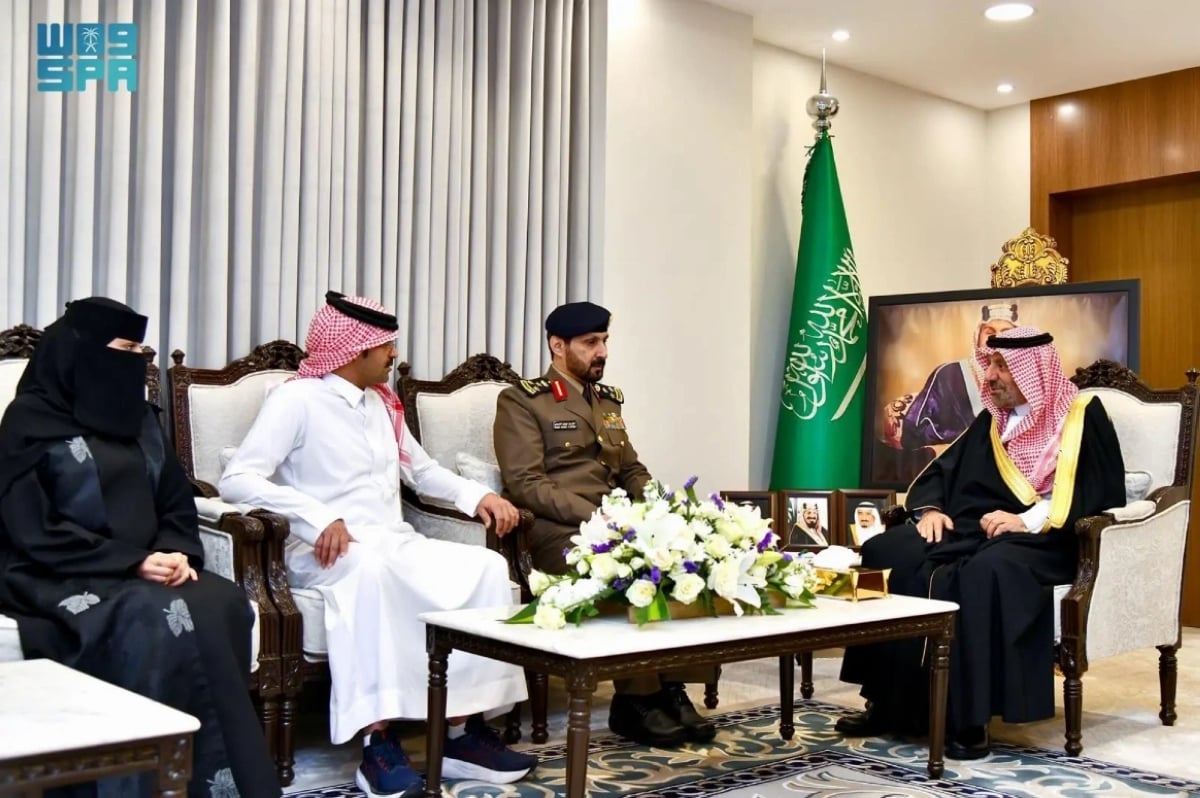 أمير نجران يكرم المواطنة سماح الدوسري لشجاعتها في إنقاذ عائلة من حريق