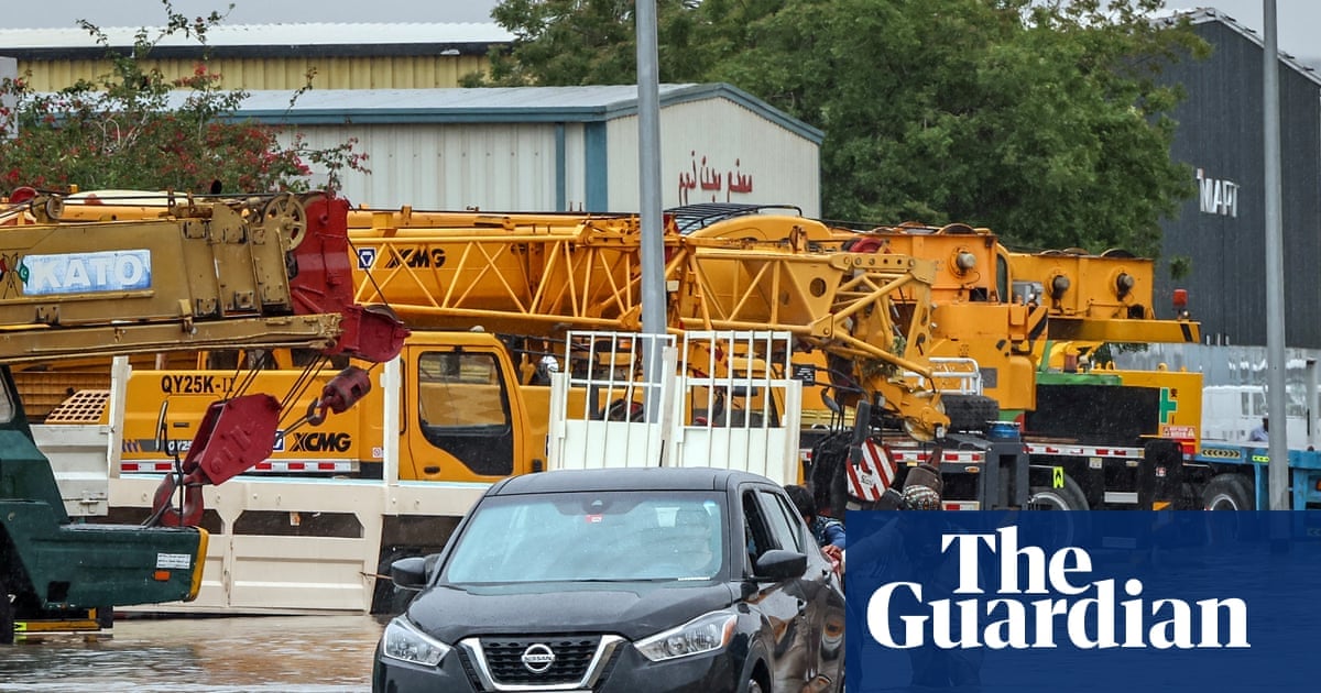 نمط جوي غير معتاد يضرب الشرق الأوسط: عواصف رعدية وفيضانات غير مسبوقة في الإمارات والسعودية