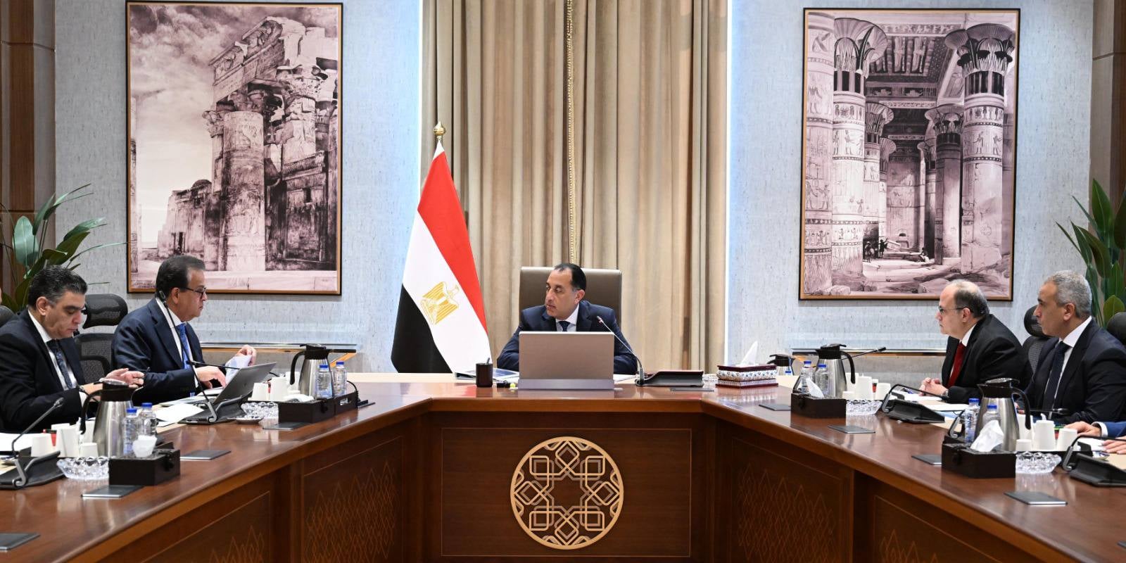 رئيس الوزراء المصري يترأس اجتماعًا لمراجعة توافر الأدوية والمواد الخام وتعزيز الأمن الصحي
