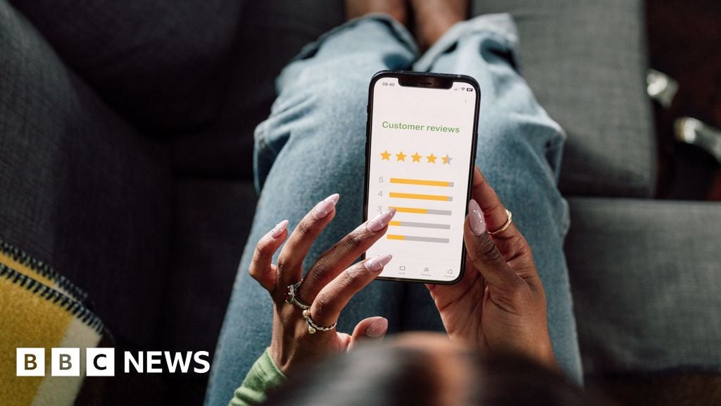 تحقيق بريطاني واسع في المراجعات المزيفة عبر الإنترنت يستهدف Just Eat و Autotrader