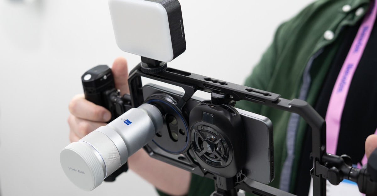 فيفو تكشف عن هاتف X300 Ultra الرائد وعدسة تليفوتو 400 ملم في مؤتمر MWC