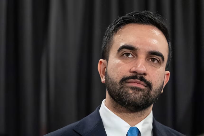 موقف عمدة نيويورك زهران ممداني من الضربات الإيرانية يثير الجدل ويحظى بدعم الشباب