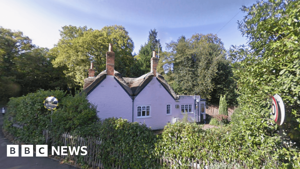 الأمير أندرو يتخلى عن عقد إيجار عقار آخر تابع لأملاك التاج الملكي