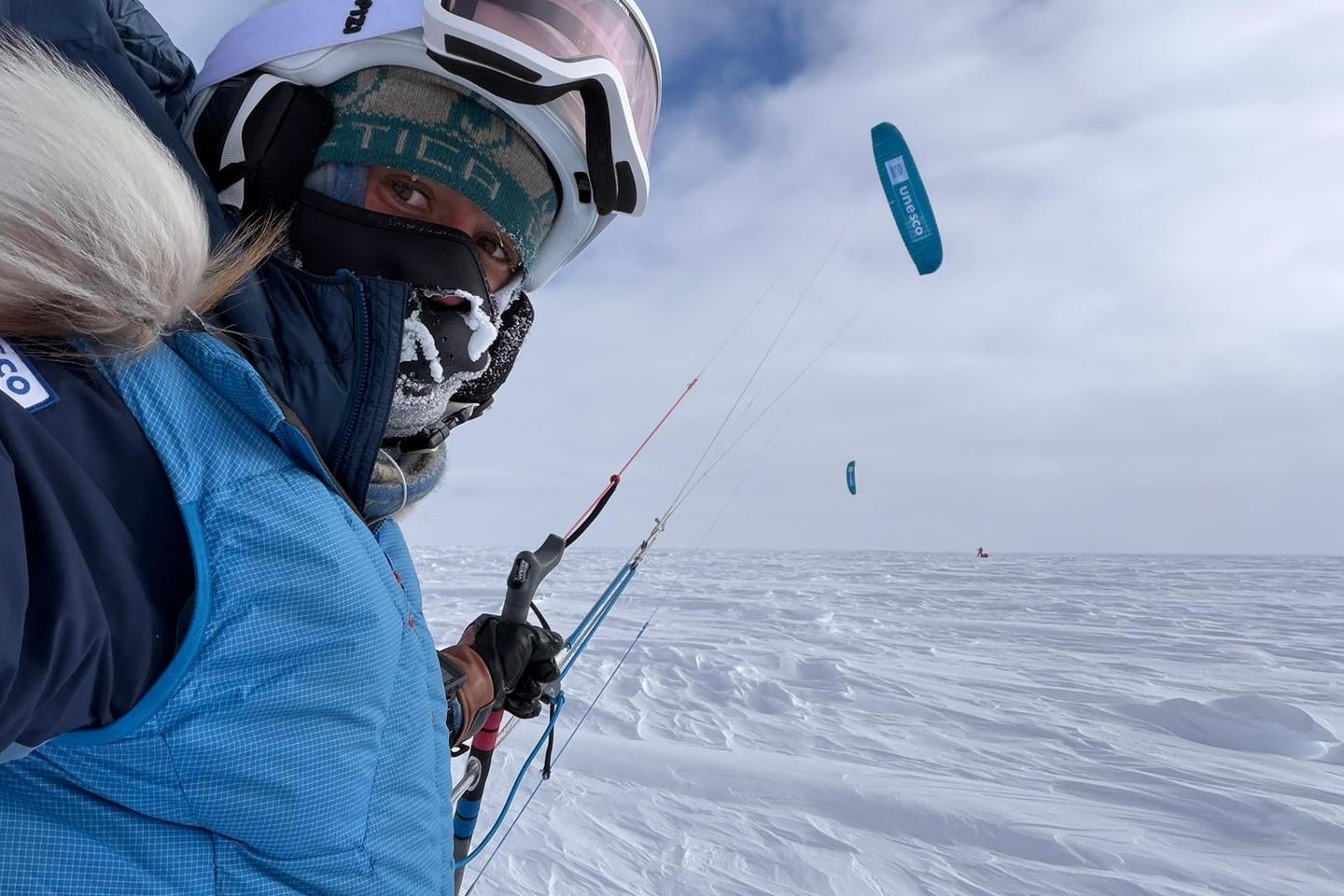 رحلات المغامرة والبحث العلمي في المناطق القطبية: جدل حول استغلال العلم