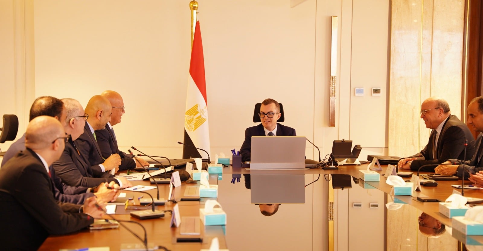 وزير التخطيط يوجه بإعادة ترتيب أولويات استثمارات بنك الاستثمار القومي و