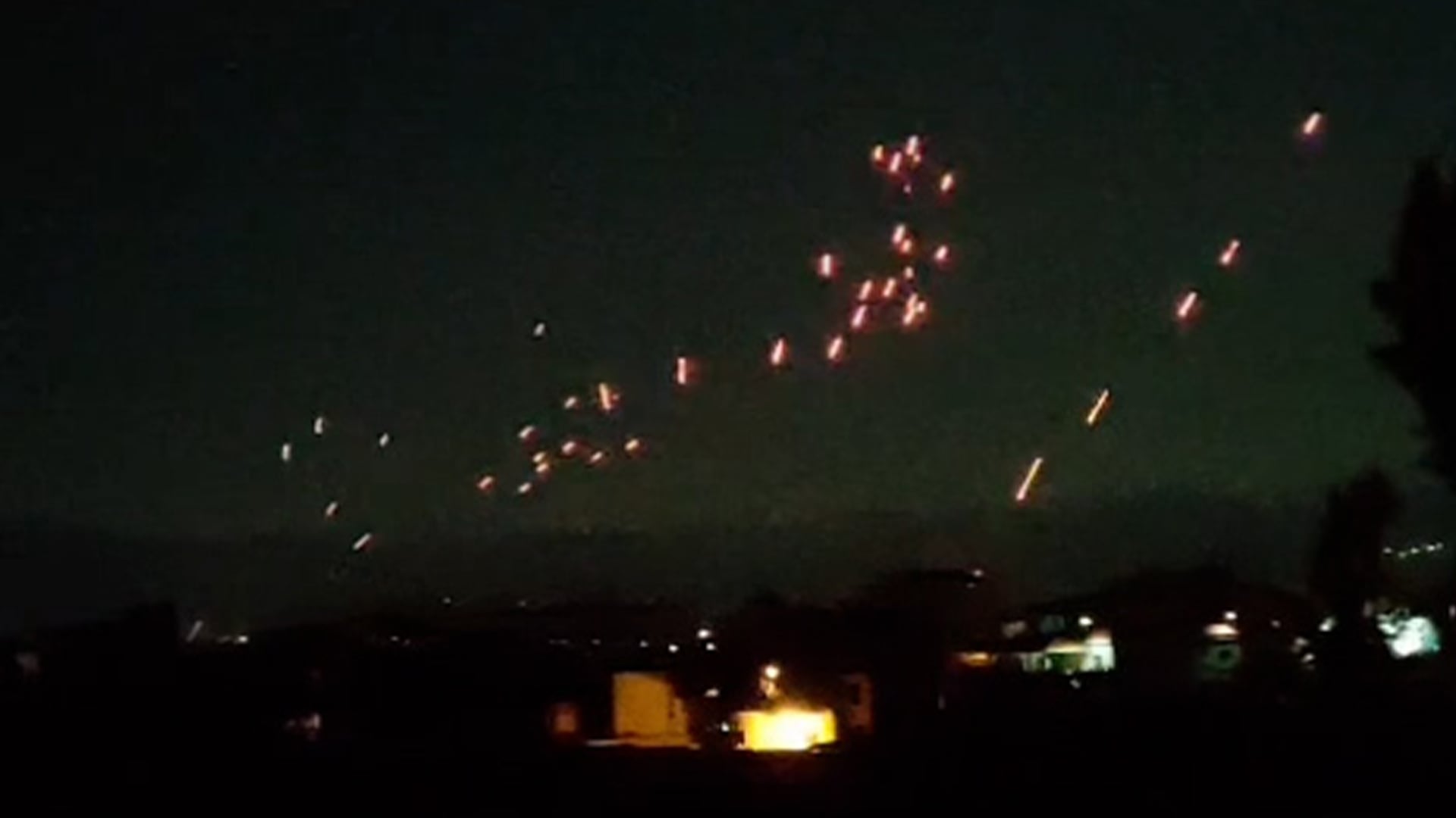 إطلاق نار مضاد للطائرات في البقاع اللبناني وسط تقارير عن اشتباكات إسرائيلية