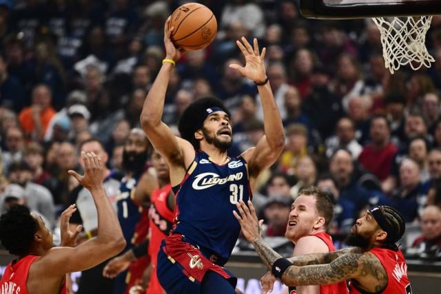 أبرز اللقطات في افتتاح بلاي أوف NBA: يوكيتش يتألق والليكرز يحققون فوزًا ثمينًا