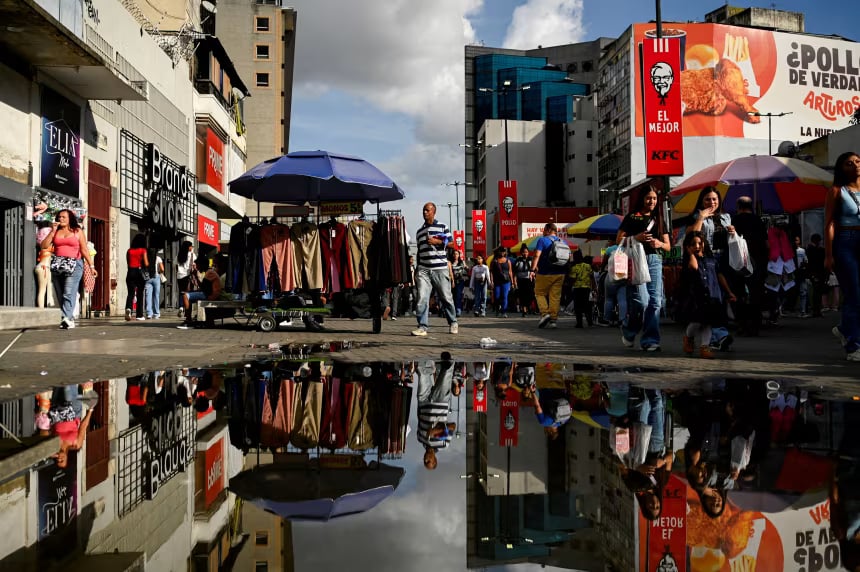 فنزويلا: تفاؤل بالإصلاح الاقتصادي يواجهه واقع معيشي صعب رغم التغييرات السياسية
