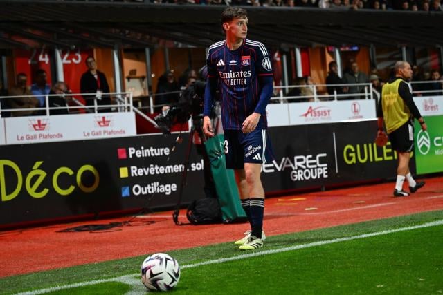 أولمبيك ليون يعاني من ضعف مقلق في الكرات الثابتة رغم دفاعه القوي