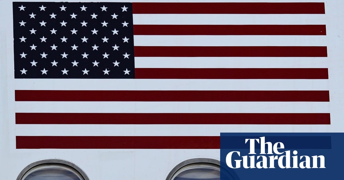 وصول طائرة ترحيل أمريكية إلى أوغندا ضمن استراتيجية طرد المهاجرين